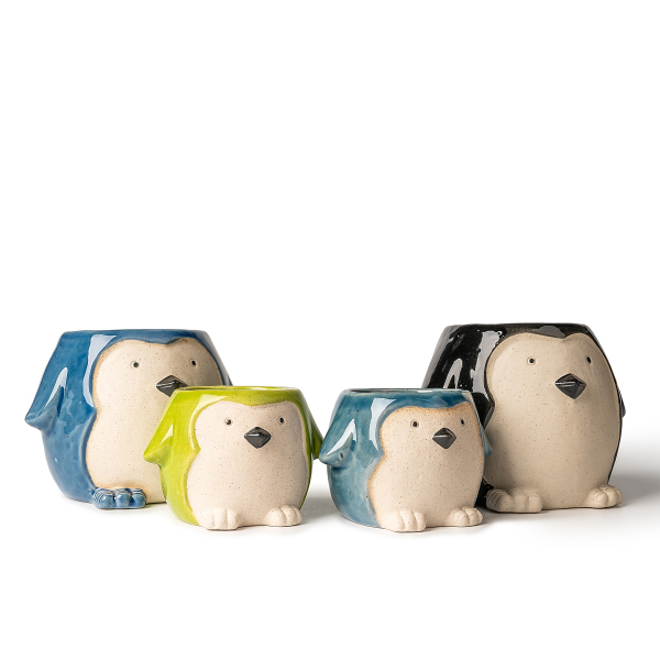 Penguin-shaped ceramic ဖယောင်းတိုင်ဖယောင်းတိုင်ကိုင်ဆောင်သူများ - ကြည်ညိုဖွယ်ကောင်းပြီးအေးခဲ။ အရိပ်အနုပညာ
