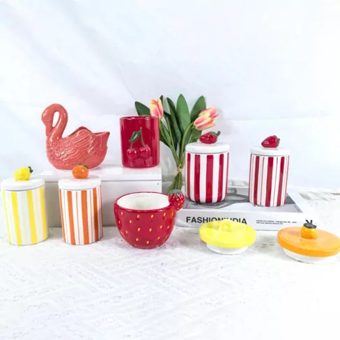 ပန်းနှင့်အသီး - ပုံ -shaped ကြွေထည်ကိုင်ဆောင်သူ