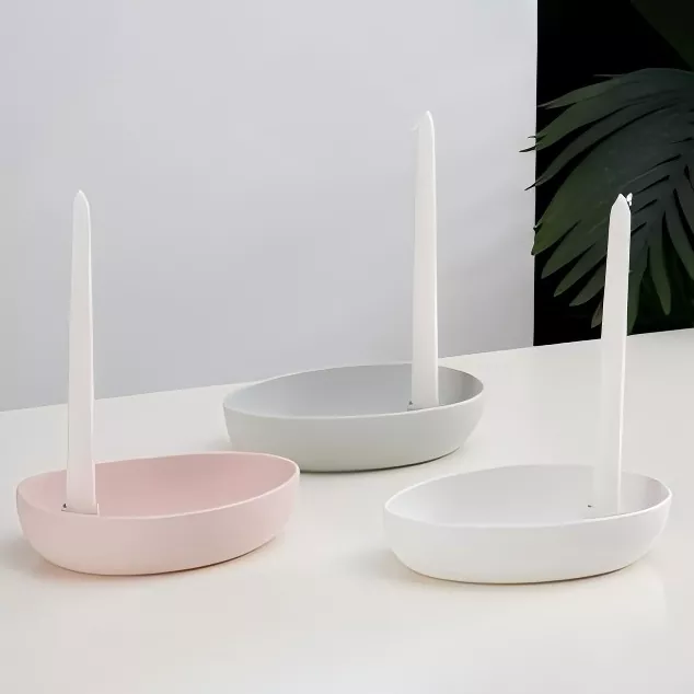 ခေတ်သစ်ဘဲဥပုံကြွေထည်ဖယောင်းတိုင်ကိုင်ဆောင်သူ