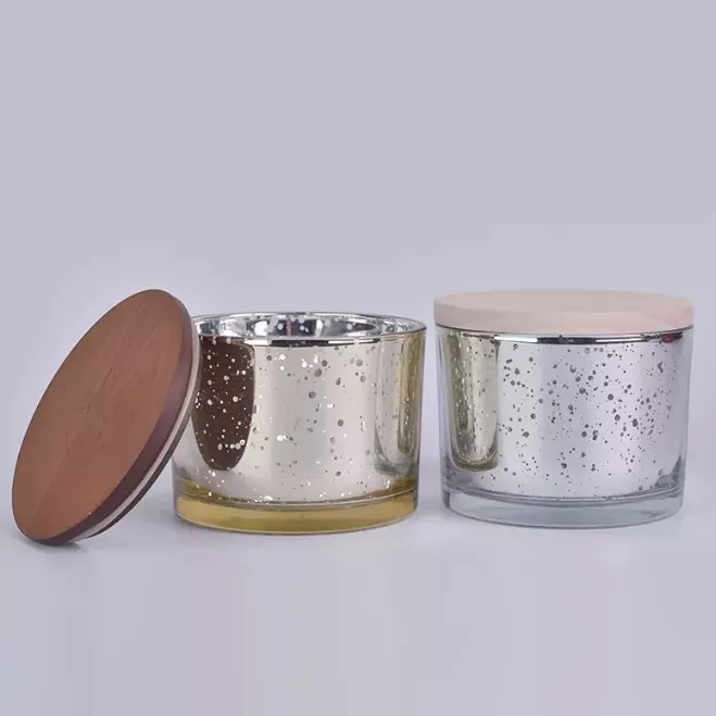 ဖန်ခွက်ဖယောင်းတိုင်ကိုင်ဆောင်သူလှည့်လည်